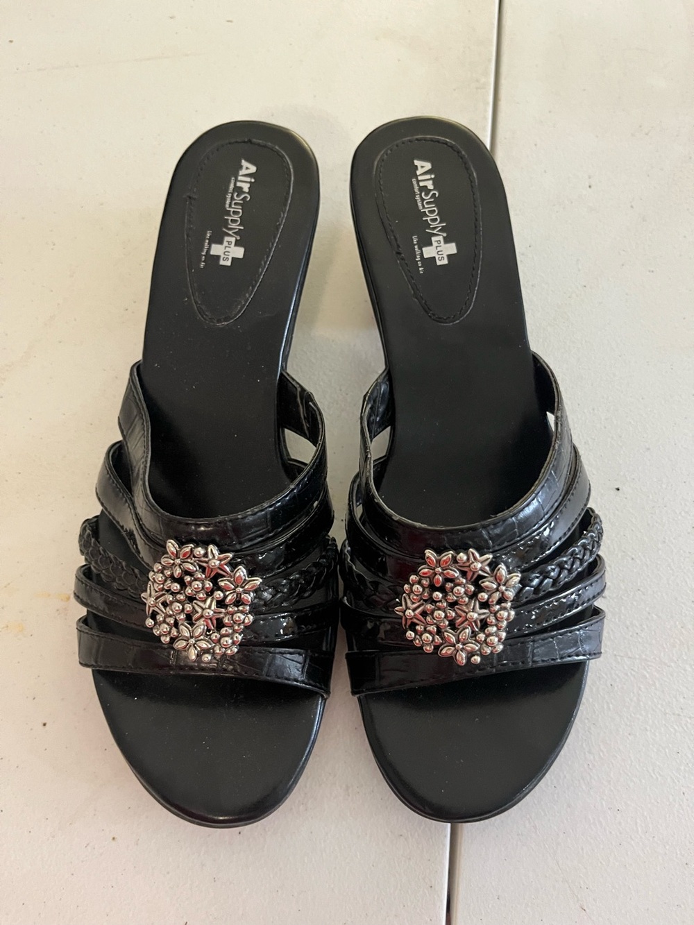 Air Supply Plus Black & Silver Braided Slide Mules with Floral Medallion sz8